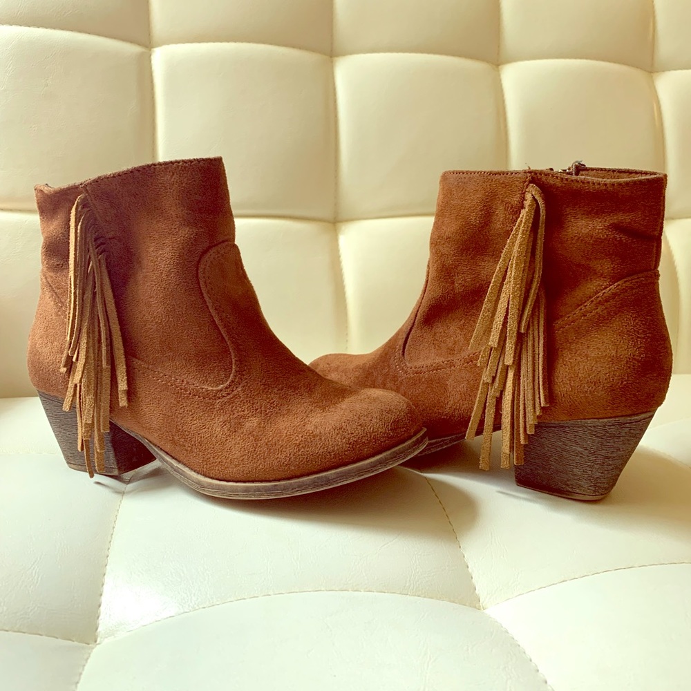 Fringe ankle bootie size 7